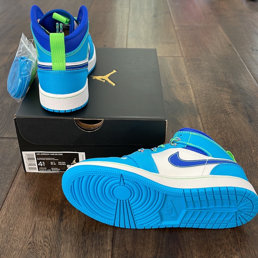 NEW IN BOX Jordan 1 Mid sky blue - Picture 6 of 6